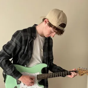 Dylan - Guitar tutor - Cork