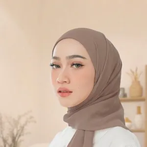 Wanita - Guru membaca - 