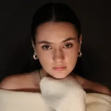 Nicole - Profesor de teatru - București