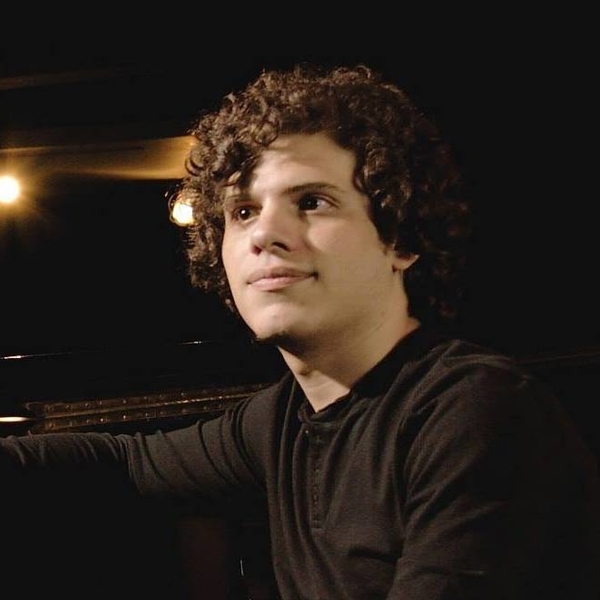 Pianista profesional se ofrece para dar clases de música en Madrid a domicilio
