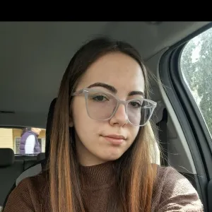 Andreea-Mihaela - Profesor de educație civică - Ploiești