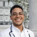 Juan - profesor de medicina - Colón