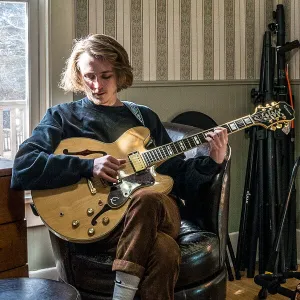 Hallam - Guitar tutor - College Park