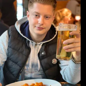 Misha - Lehrkraft für Geschichte - Hamburg
