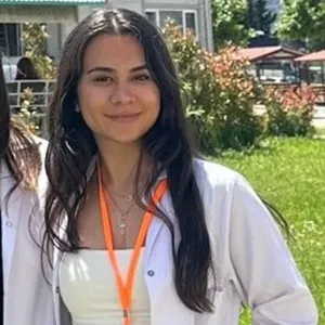 Yasemin - Biyoloji öğretmeni - 