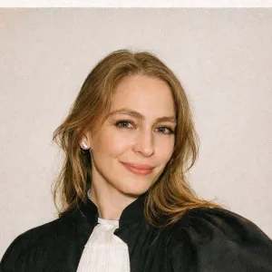 Adèle - professeur de law - Toulouse