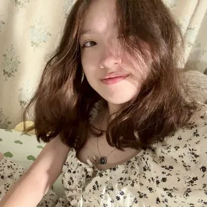 Lola - Prof de français - Paris