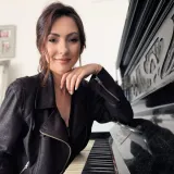 Sindia - Profesor de canto - Iași