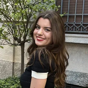 Sonia - Profesor de psihologie - București