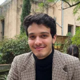 Yassine - Prof de droit public - Paris