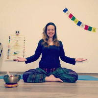 Insegnante certificata di Meditazione e Yoga. Sono specializzata nella gestione dello stress.