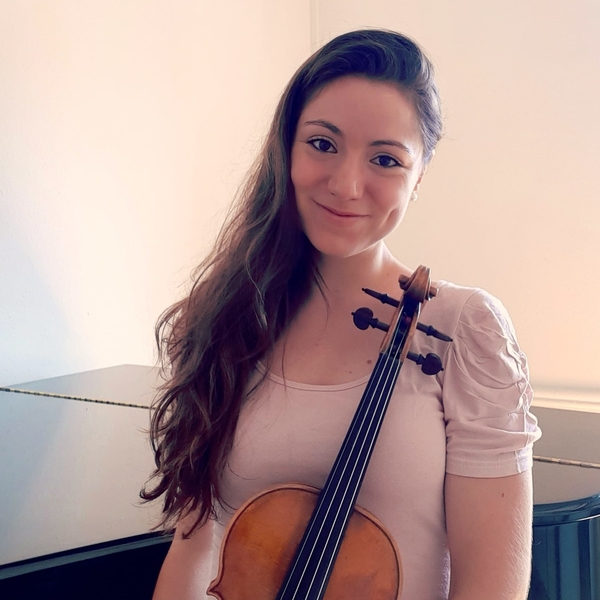 Etudiante à la Haute Ecole de Musique de Genève, propose cours de violon à Genève et alentours