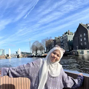 Alisa - German tutor - Kepala Batas