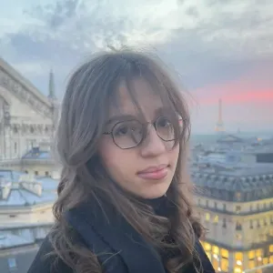 Ines - Prof de maths - Bourges