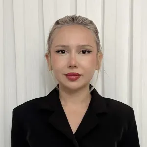 İlay - İngilizce öğretmeni - 