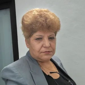 Elena - Profesor de chimie organică - București