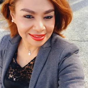 Dina - profesor de bases de datos - Panamá