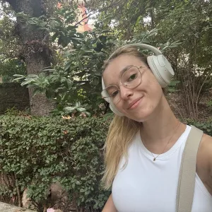 Aylin - učiteľka angličtiny - Trebišov