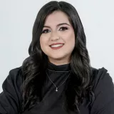 Larissa - Prof de farmácia - Aracaju
