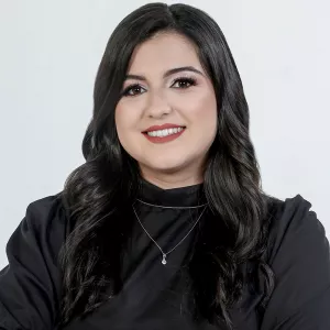 Larissa - Prof de farmácia - Aracaju