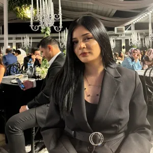 Azra - İngilizce öğretmeni - İstanbul
