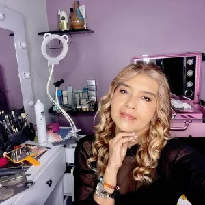 Sandra - Profe de maquillaje - Medellín