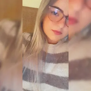 Amanda - Prof de matemática - Kayser