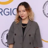 Angela - Profesor de chimie organică - București