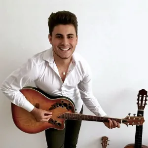Dominik - Lehrkraft für Gitarre - Wien