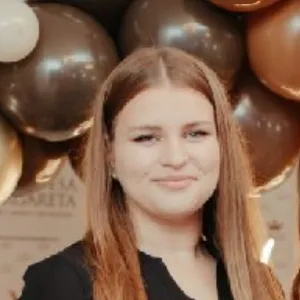 Giulia - Profesor de pedagogie - Oradea