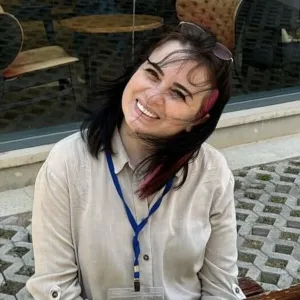 Pınar - Siyaset bilimi öğretmeni - Ankara