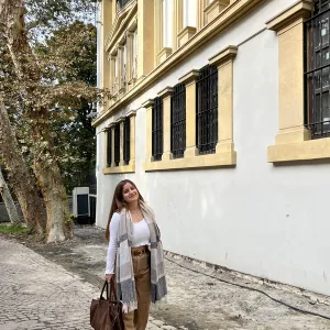 Özge - İngilizce öğretmeni - İstanbul