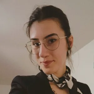 Elena - Profesor de limba română - Iași