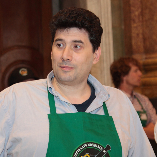 Chef con 30 anni di esperienza esperto di cucina Ligure offre lezioni a Genova presso il suo ristorante