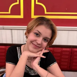 Kübra Nur - İngilizce öğretmeni - İstanbul