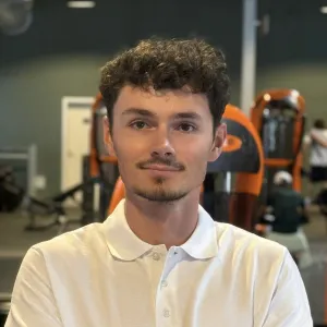 Timothée - Prof de tennis - Saint-Vincent-de-Boisset