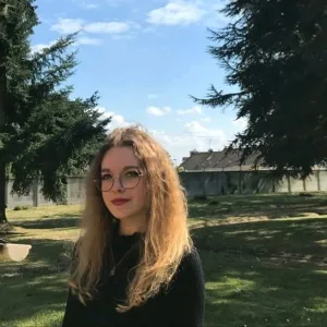 Lola - Prof d'anglais - Tours