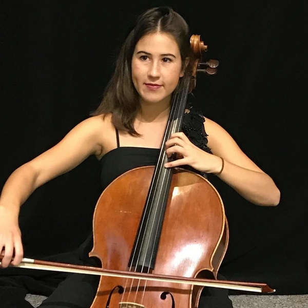 Étudiante au Conservatoire National Supérieur de Musique et de Danse de Paris (CNSMDP) donne cours de violoncelle à Paris pour des élèves allant de débutant jusqu'au DEM (méthode suzuki possible)