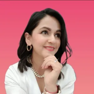 Nubia - profesor de mercadeo - Santiago de Querétaro
