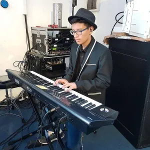 Josue - profesor de otros instrumentos - Comas