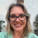 Luana - Prof de yoga - Centro