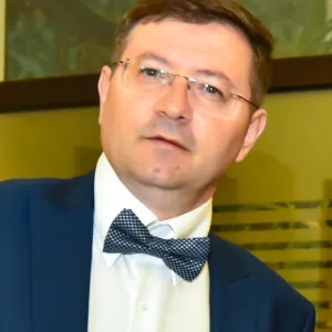 MARIUS - Profesor de Marketing - Brașov