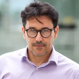Satya Global Group - profesor de economía - Santiago