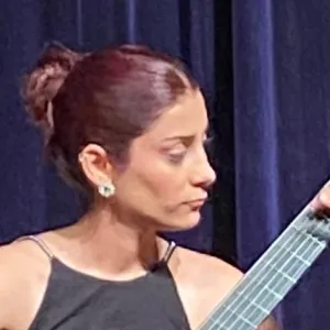 Defne - Gitar öğretmeni - 