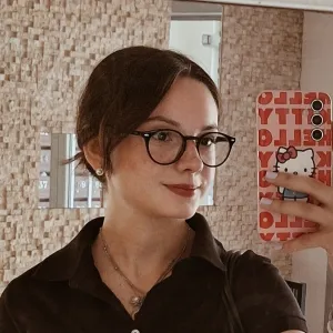 Azra - Matematik öğretmeni - 