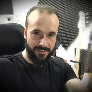 Daniel - profesor de bajo - Socuéllamos