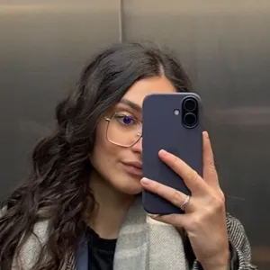 Maria - Profesor de informatică - București