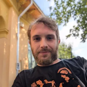 Adrian - Profesor de istorie - București