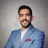 Hamza - Prof d'économie - Paris