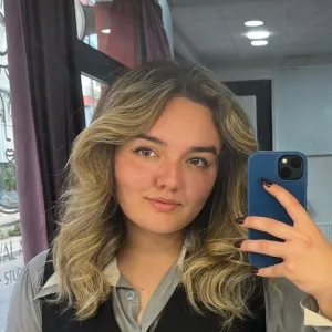 Neslisah - Solfej öğretmeni - 